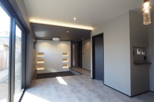 間接照明をニッチや天井にポイントで。